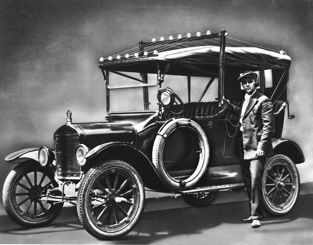 Ford_Model_T_first_Ford_car_with_a_radio_in_Detroit_Michigan