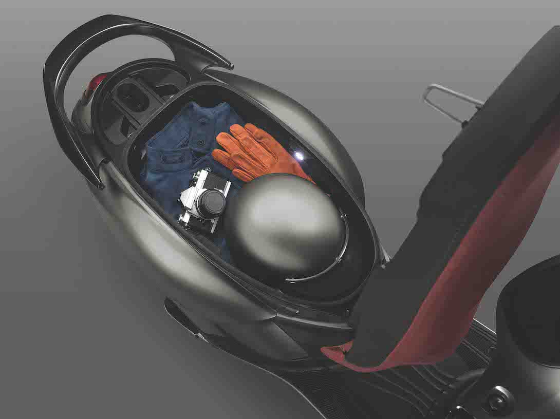 NEW YAMAHA GRAND FILANO HYBRID CONNECTED