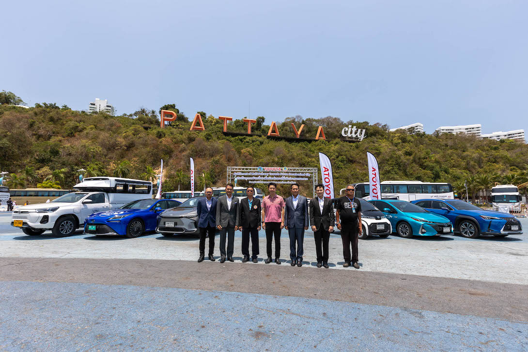 โตโยต้า ส่งมอบรถกระบะไฟฟ้า