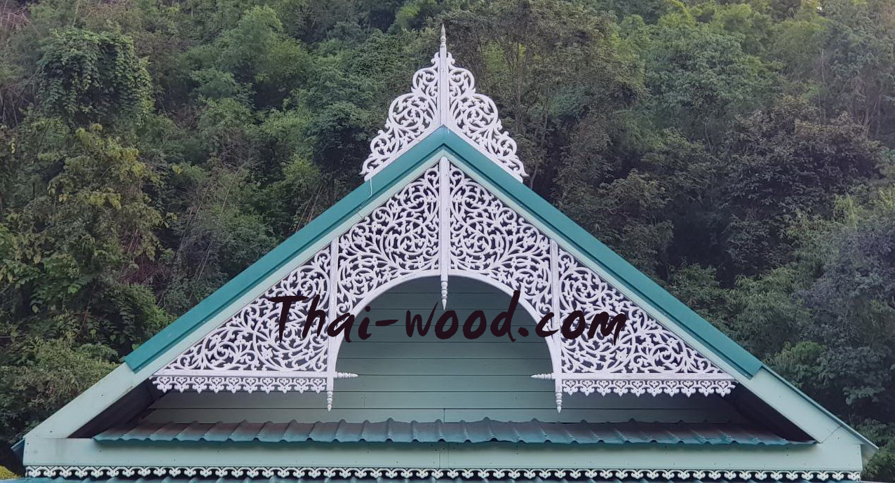 ปีผีเสื้อหลังคาสีขาว