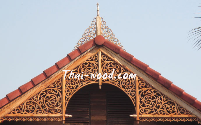 ปีกผีเสื้อและฉลุลายหลังคา