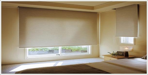 ผ้าม่านกันแสง (Dimout) สามารถกันแสงแดดได้บางส่วน ขึ้นอยู่กับความทึบ และสีของผ้า