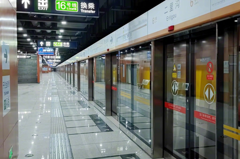 การเดินทางด้วยรถไฟใต้ดินที่สะดวกในปักกิ่ง หรือ รถบัสโดยสารสาธารณะ อีกทางเลือกในการเดินทางในปักกิ่ง