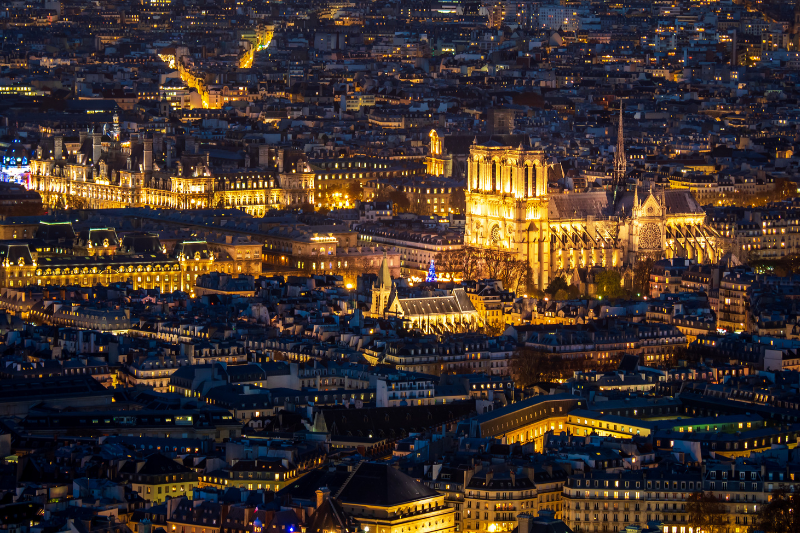 วิวปารีสยามค่ำคืน เมืองแห่งความรักและแสงสี