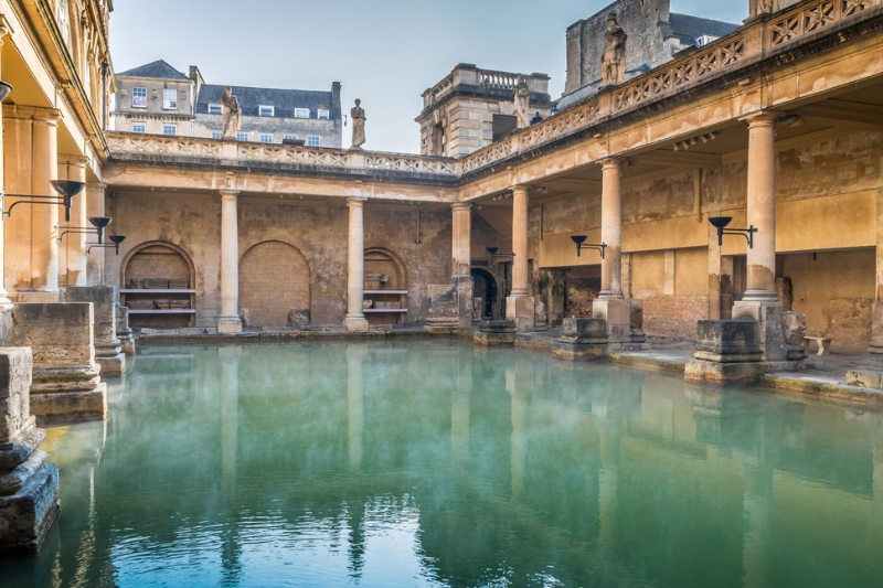 โรงอาบน้ำโรมันในเมือง Bath สถานที่ท่องเที่ยวสำคัญที่สะท้อนประวัติศาสตร์ยุคโบราณ