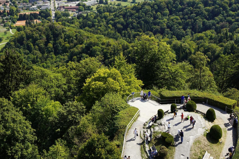 วิวภูเขาช่วงฤดูร้อน เหมาะสำหรับพักผ่อน