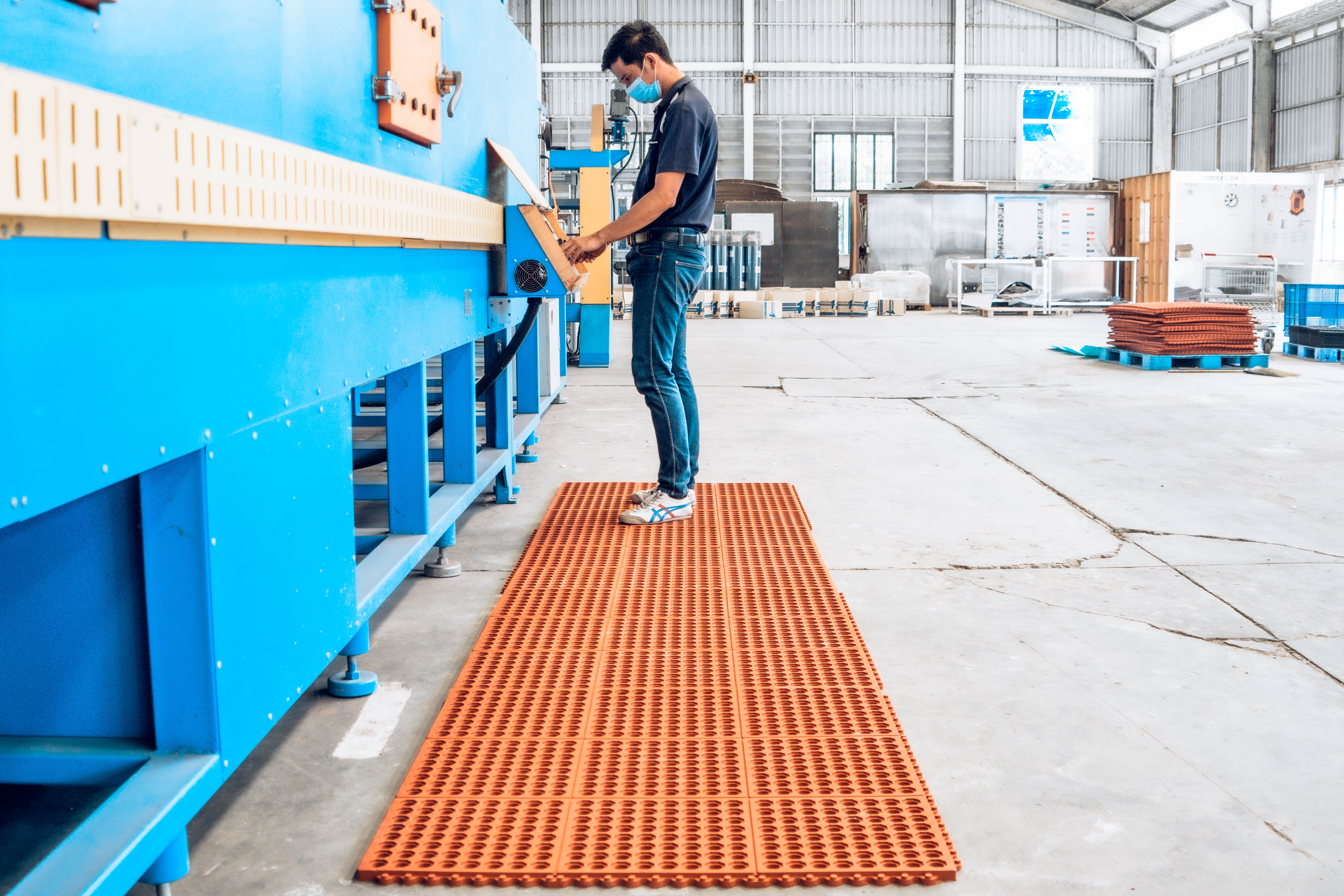 แผ่นยางปูพื้นสำหรับโรงงานอุตสาหกรรม GETFLOORMAT 2 GETFLOORMAT พื้นยางกันลื่น ยางปูพื้น 5 of 11