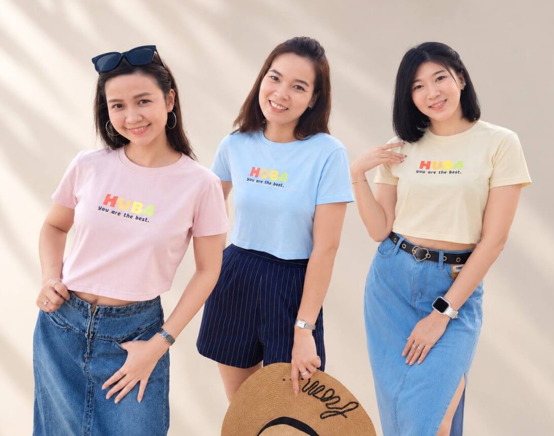 นางแบบใส่เสื้อครอปสกรีนลาย