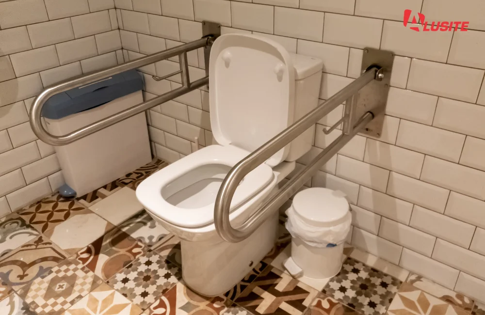 เลือกพื้นผนังห้องน้ำสีตัดกัน