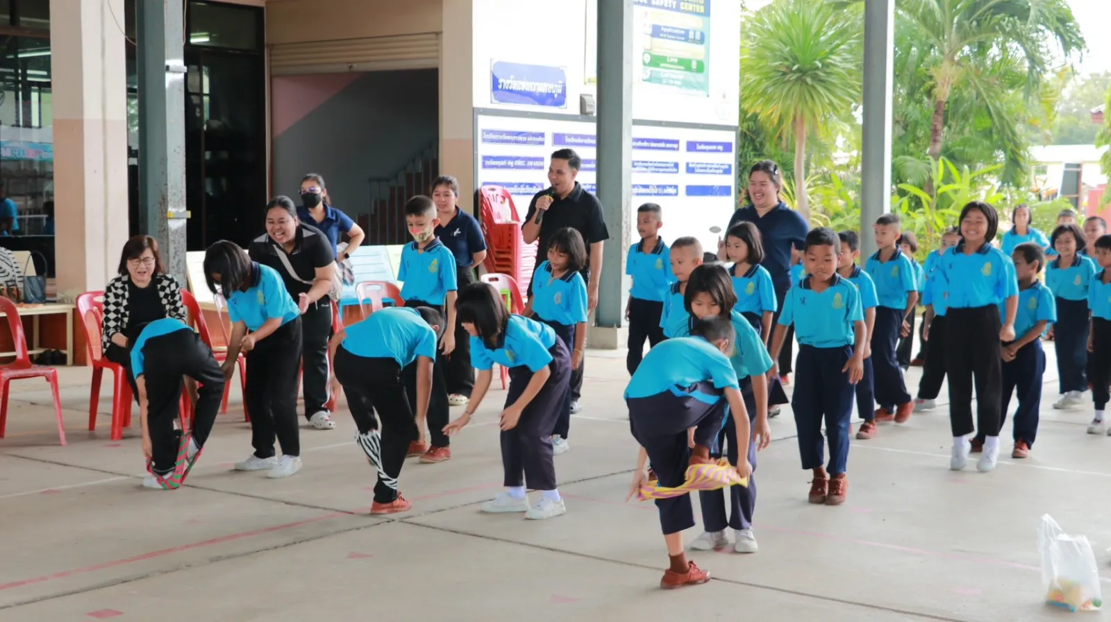 JJ Sat Technology Co., Ltd., in collaboration with Hi Solution of Technology Network Co., Ltd., organized a volunteer initiative titled “This Smile Is Given to the Younger Generation” at Wat Huai Moo School, Ratchaburi Province. – photo 5