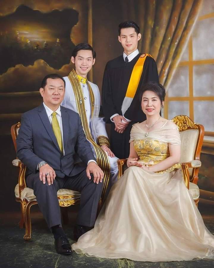 ถ่ายรูปครอบครัว