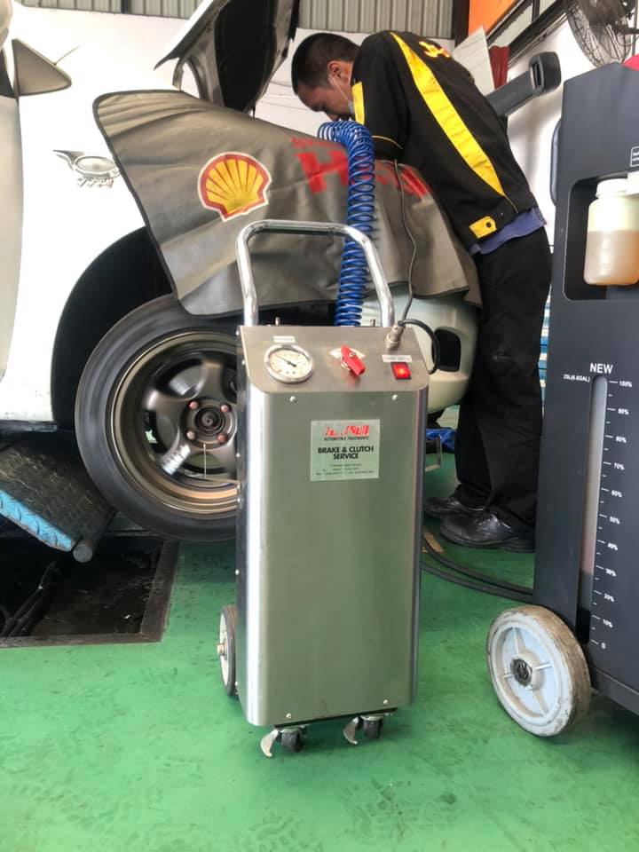 เปลี่ยนน้ำมันเบรค ฟลัชน้ำมันเบรคทั้งระบบ โฟรตรอน