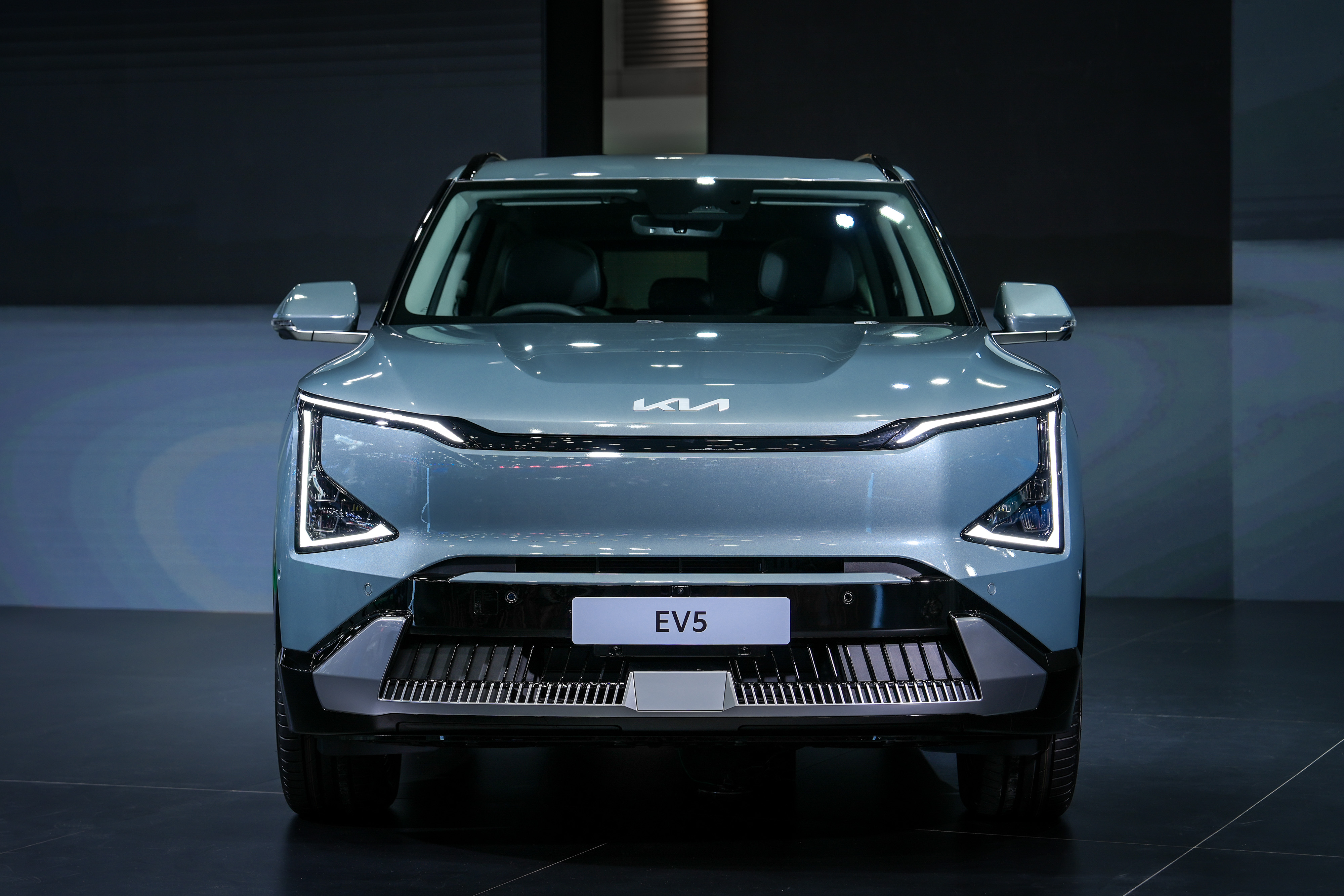 https://image.makewebcdn.com/makeweb/0/PcJb6GejI/DefaultData/Kia_EV5_Exterior__2_.jpg?v=202311151122
