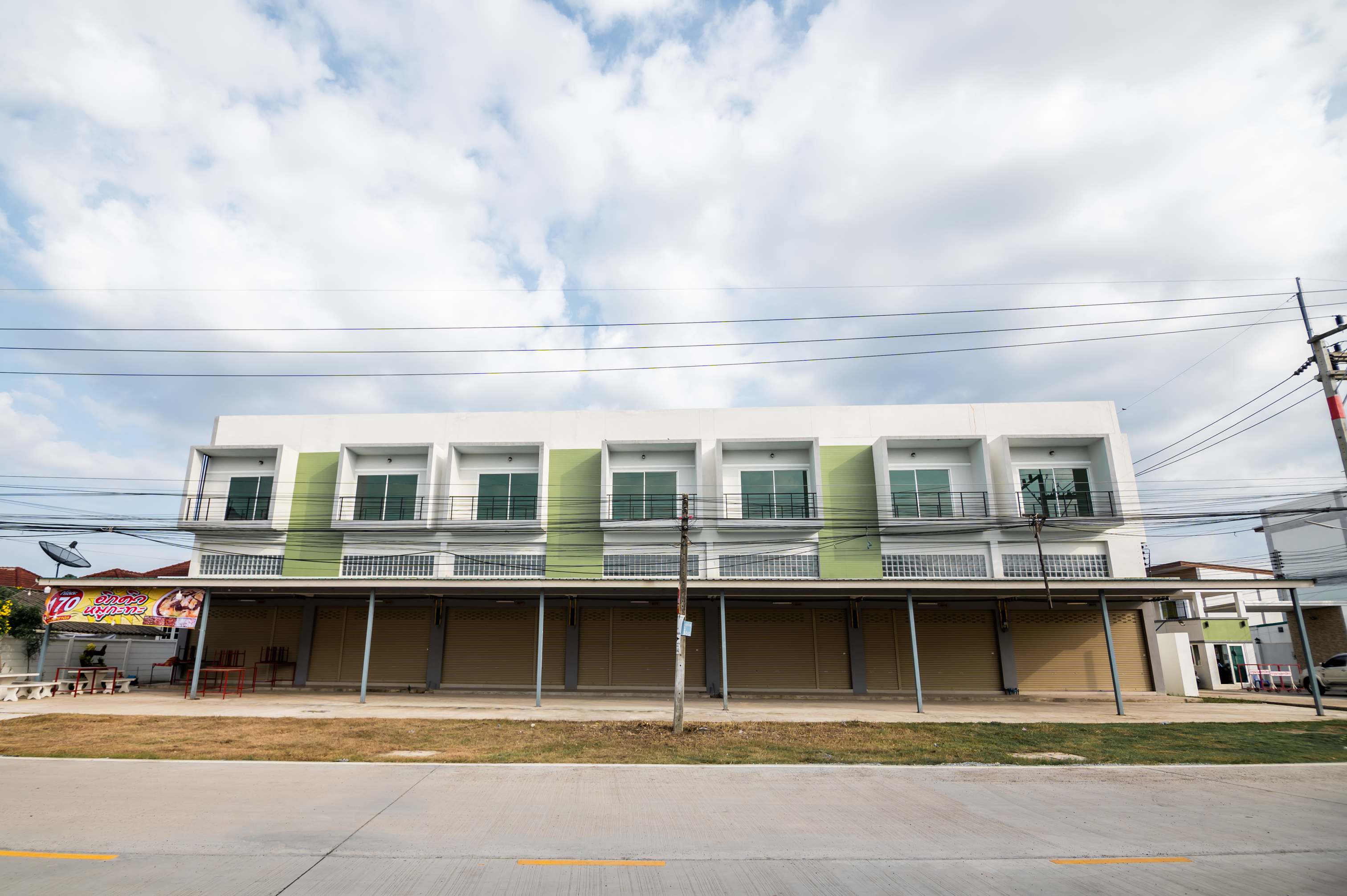 อาคารพาณิยช์   2 ชั้นครึ้ง  2 นอน 2 น้ำ สุวินวงศ์-ต้นตาล อาพาณิชย์ฉะเชิงเทรา