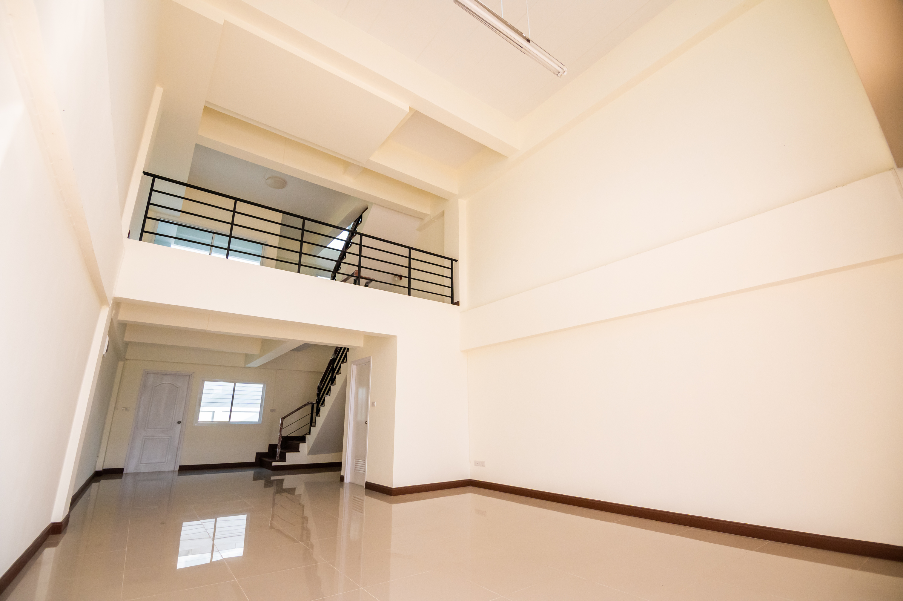 ห้องโถง อาคารพาณิยช์   2 ชั้นครึ้ง  2 นอน 2 น้ำ  สุวินวงศ์-ต้นตาล อาพาณิชย์ฉะเชิงเทรา