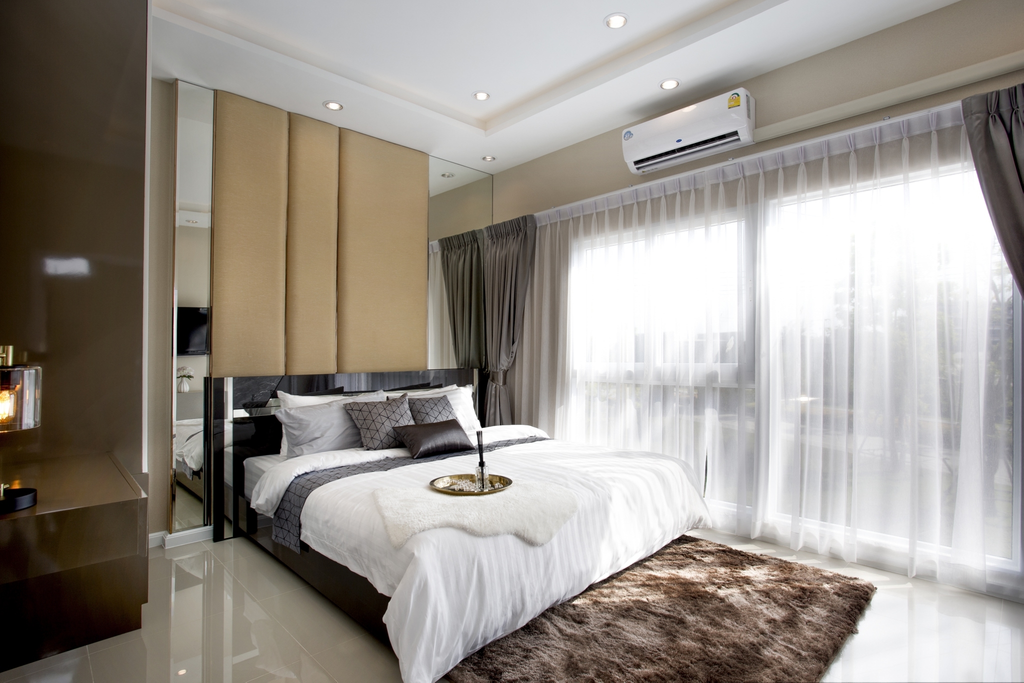 ห้องนอนใหญ่ บ้านตัวอย่าง บ้านทาวน์โฮมทาวน์โฮม 2 ชั้น 3 ห้องนอน 3 ห้องน้ำ 2 ที่จอดรถ หมู่บ้านจัดสรรฉะเชิงเทรา อุไรสิริ ไลท์ ดอนทอง x ประชาสุข  