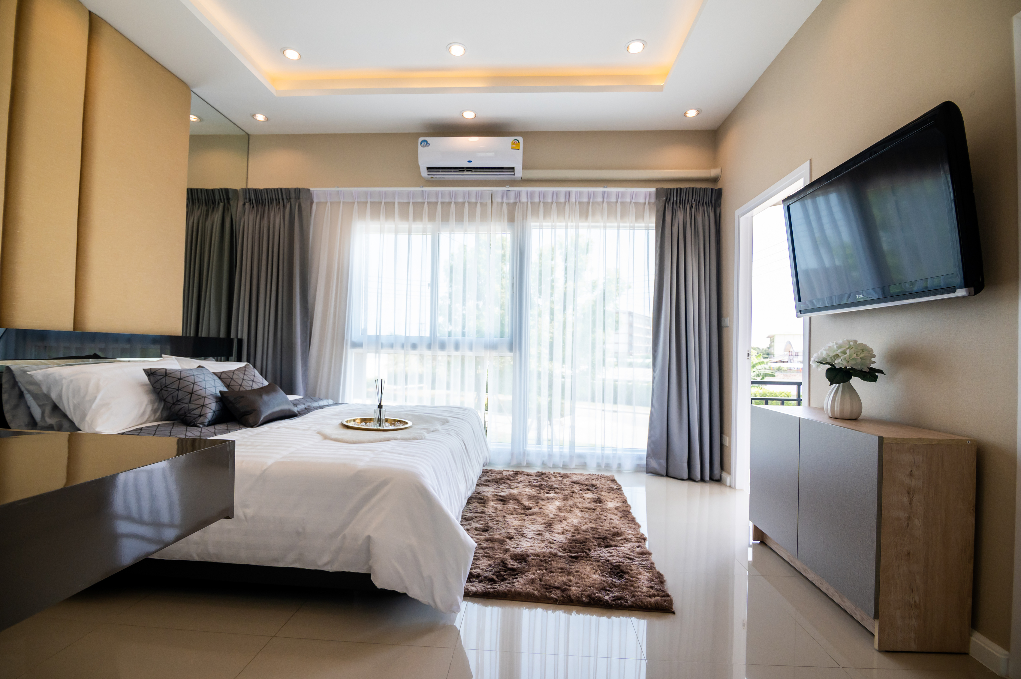 ห้องนอนใหญ่ บ้านตัวอย่าง บ้านทาวน์โฮม หมู่บ้านจัดสรรฉะเชิงเทรา อุไรสิริ ไลท์ ดอนทอง x ประชาสุข