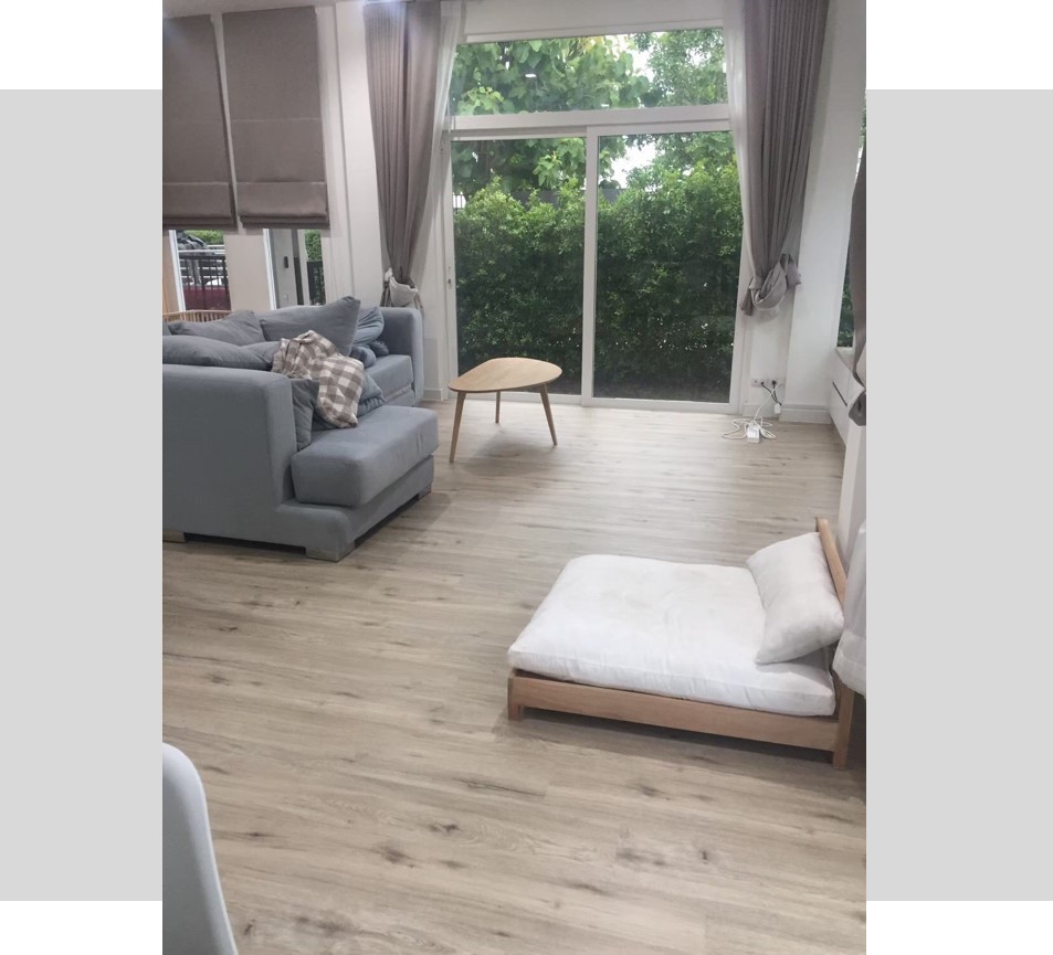 พื้นSPCปูพิื้นห้องนั่งเล่น