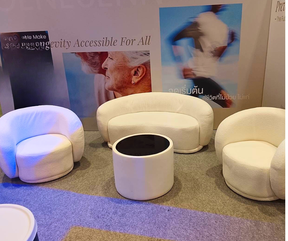 ภาพผลงาน: โซฟาโค้งเดี่ยวในการรับรองแขกคนสำคัญในงานอีเว้นท์