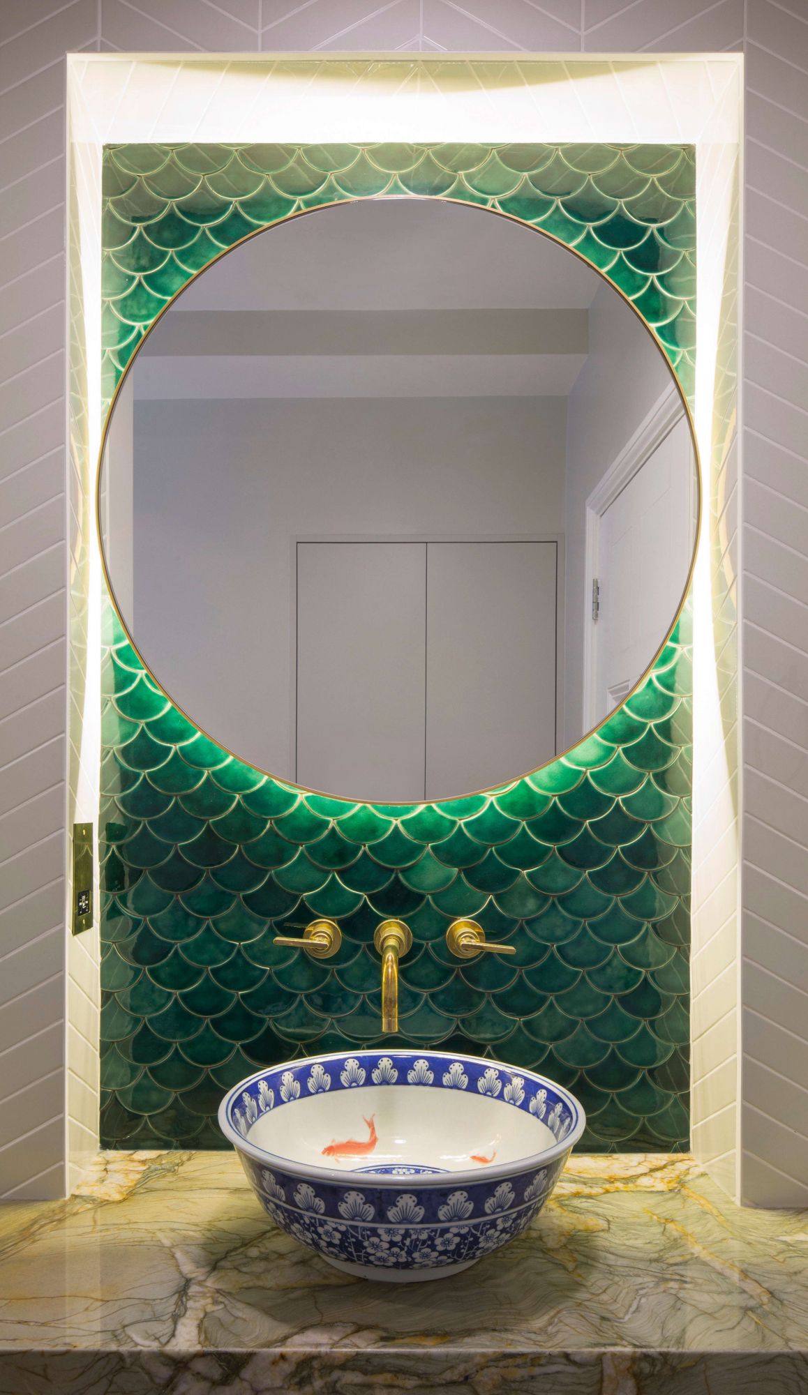 ตกแต่งห้องน้ำด้วยอ่างกระเบื้องเเขียนลายจีนแบบจีนสมัยใหม่โมเดิร์น ตกแต่งห้องน้ำด้วยอ่างกระเบื้องเเขียนลายจีนแบบจีนสมัยใหม่โมเดิร์น