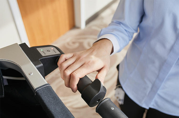 รถเข็นแม่บ้านติดล้อไฟฟ้า