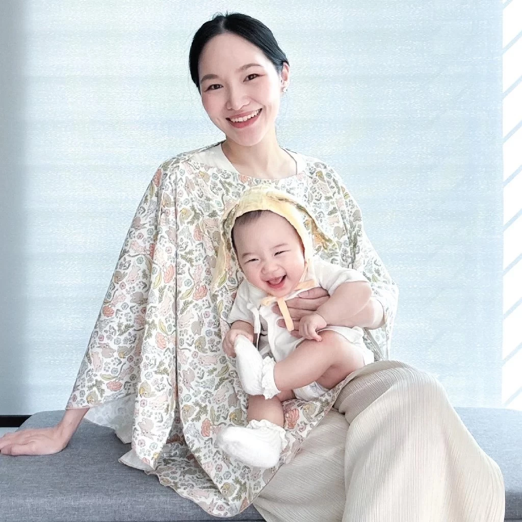 BABY & CO Blissful Button Poncho ผ้าคลุมให้นมกระดุมข้าง