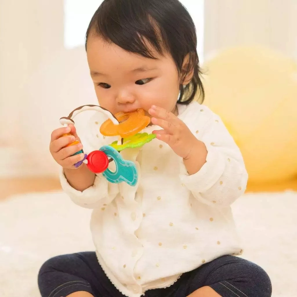 INFANTINO ยางกัดกุญแจ สีพาสเทล Cool & Chew Teether Keys แช่เย็นได้ (0-36 เดือน)