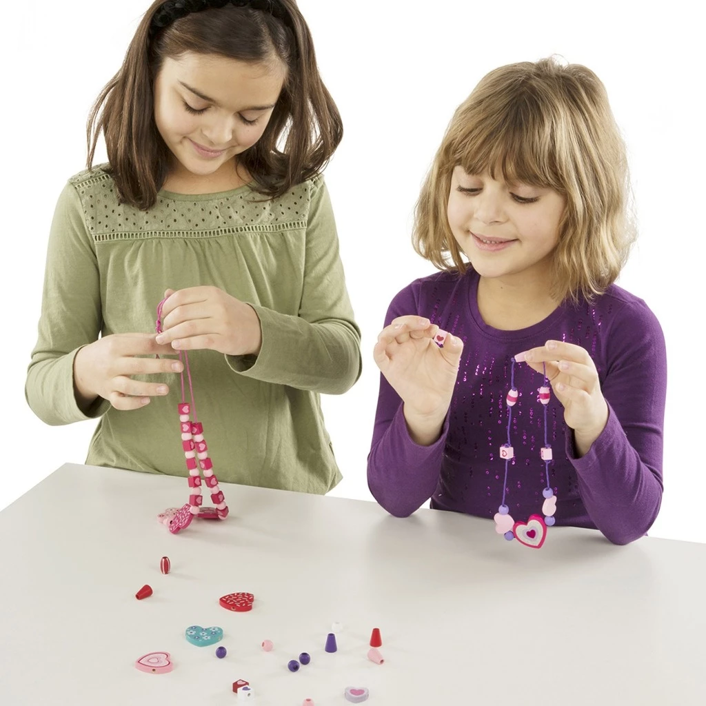 Melissa & Doug Bead Set DIY ชุดร้อยลูกปัด พร้อมกล่องเก็บอย่างดี (1) Melissa & Doug Bead Set DIY ชุดร้อยลูกปัด พร้อมกล่องเก็บอย่างดี (1)