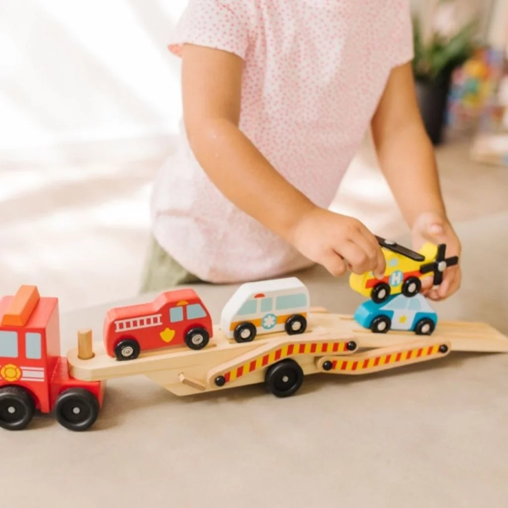Melissa & Doug Emergency Vehicle Carrier รุ่น 4610 ชุดรถยก มาพร้อมรถกู้ชีพ (6) Melissa & Doug Emergency Vehicle Carrier รุ่น 4610 ชุดรถยก มาพร้อมรถกู้ชีพ (6)