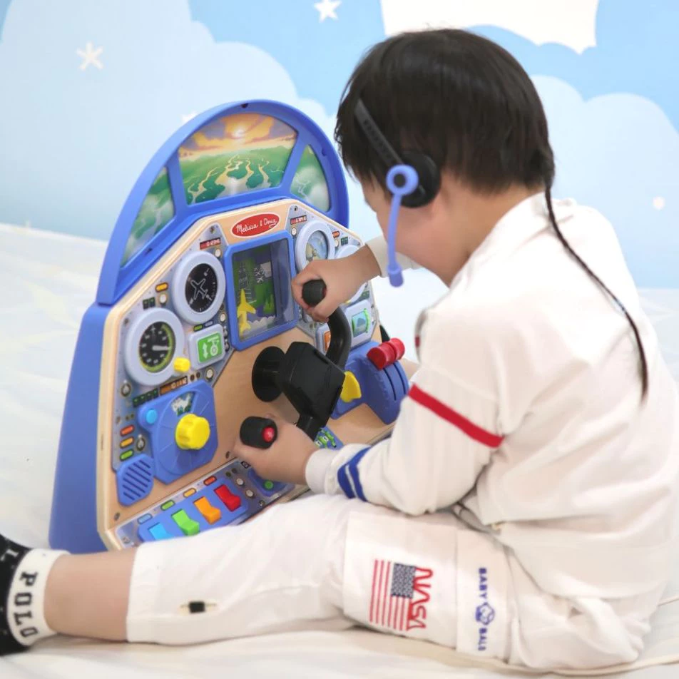 Melissa & Doug Jet Pilot Interactive Dashboard รุ่น 32300 ของเล่นแผงควบคุมเครื่องบิน มีเสียง มีไฟ พร้อมเสียงเอฟเฟกต์