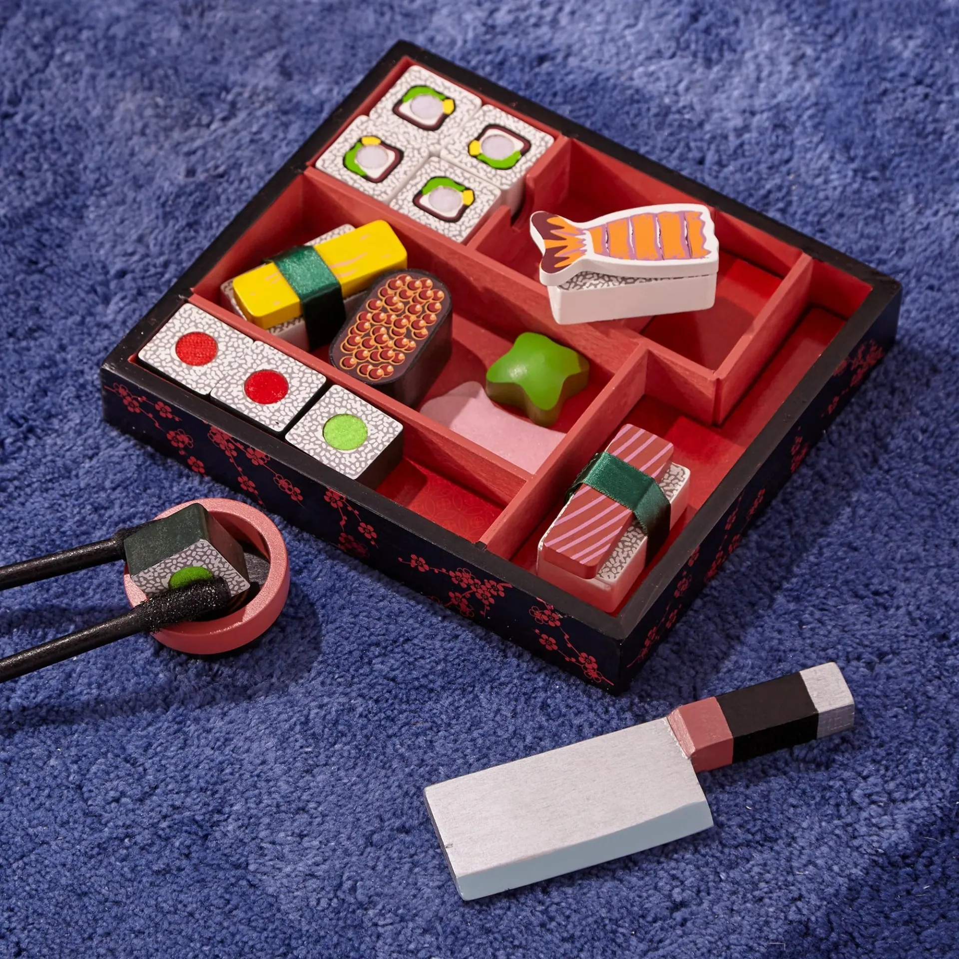 Melissa & Doug Sushi Slicing Wooden Play Set รุ่น 2608 ชุดทำซูชิไม้ หั่นได้ อุปกรณ์ครบ ของเล่นทำอาหาร ชุดเครื่องครัวเด็ก