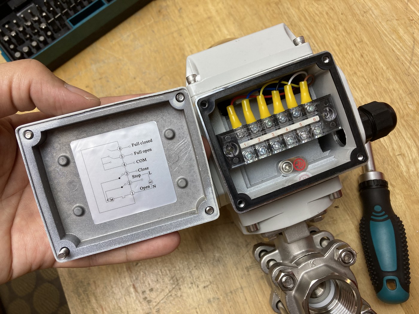 รูป วงจร 220VAC on/off หัวขับไฟฟ้าประกอบกับบอลวาล์ว ball valve stainless