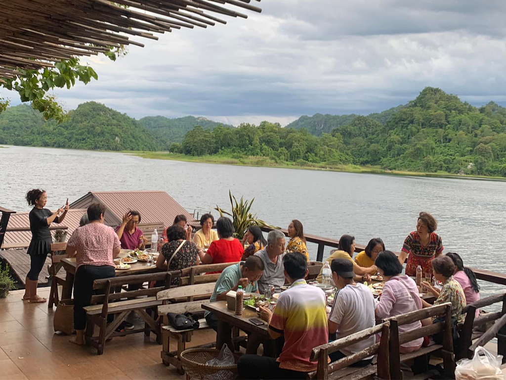 ล่องแพ คาราโอเกะ พายเรือ เล่นน้ำ ตกปลา ปีนหน้าผา ชมถ้ำ เขื่อนกิ่วลม ลำปาง