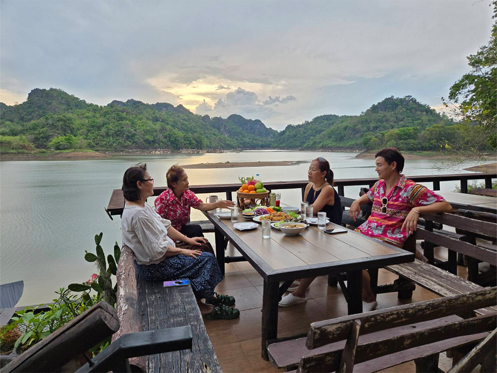 ล่องแพ คาราโอเกะ พายเรือ เล่นน้ำ ตกปลา ปีนหน้าผา ชมถ้ำ เขื่อนกิ่วลม ลำปาง