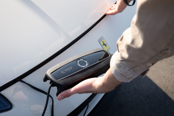 CTEK รุ่น CS One เครื่องชาร์จแบตรถยนต์ CTEK รุ่น CS One