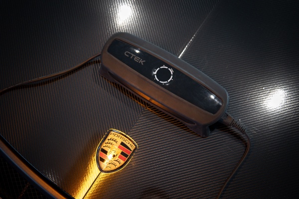 เครื่องชาร์จแบตเตอรี่บนรถยนต์ CTEK รุ่น CS ONE สำหรับ Porsche เครื่องชาร์จแบตเตอรี่บนรถยนต์ CTEK รุ่น CS ONE สำหรับ Porsche