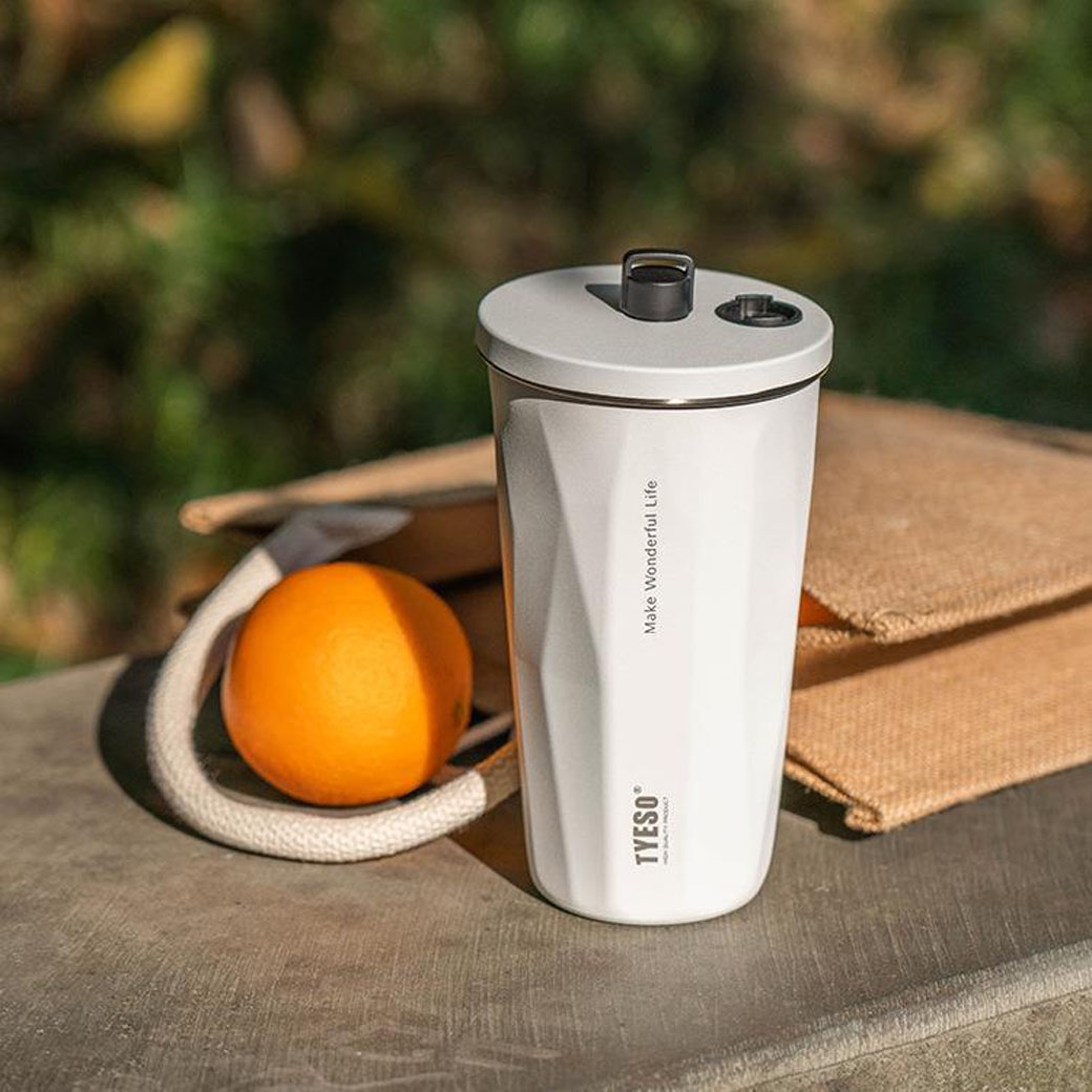แก้วน้ำเก็บอุณหภูมิ TYESO ผลิตจากวัสดุสแตนเลสสตีลเกรดพรีเมี่ยม ทนทาน เก็บความร้อน-เย็นได้ดีเยี่ยม เหมาะสำหรับผู้บริหารและพนักงานที่ต้องการดื่มเครื่องดื่มในอุณหภูมิที่ต้องการตลอดวัน