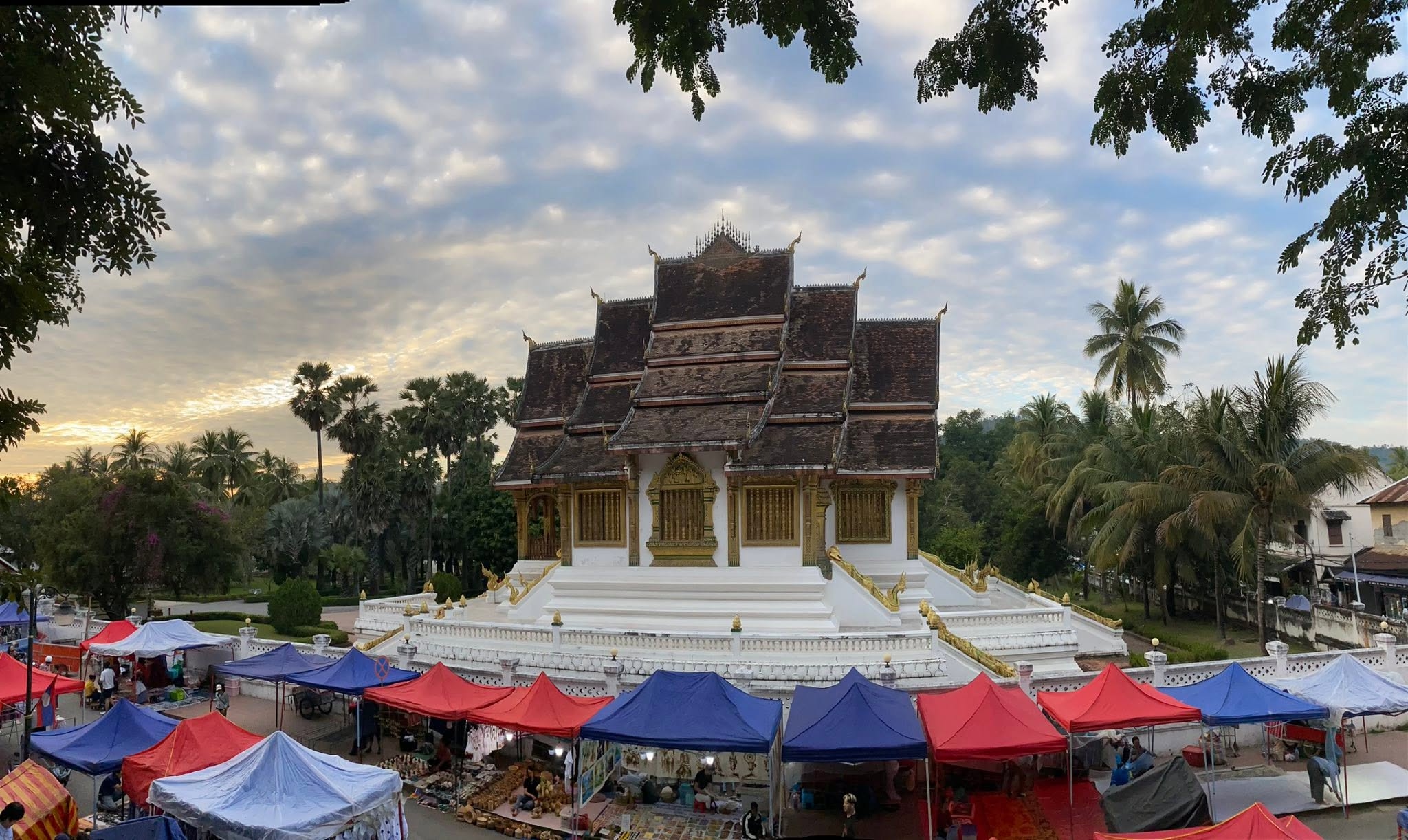 ตลาดมืดหลวงพระบาง