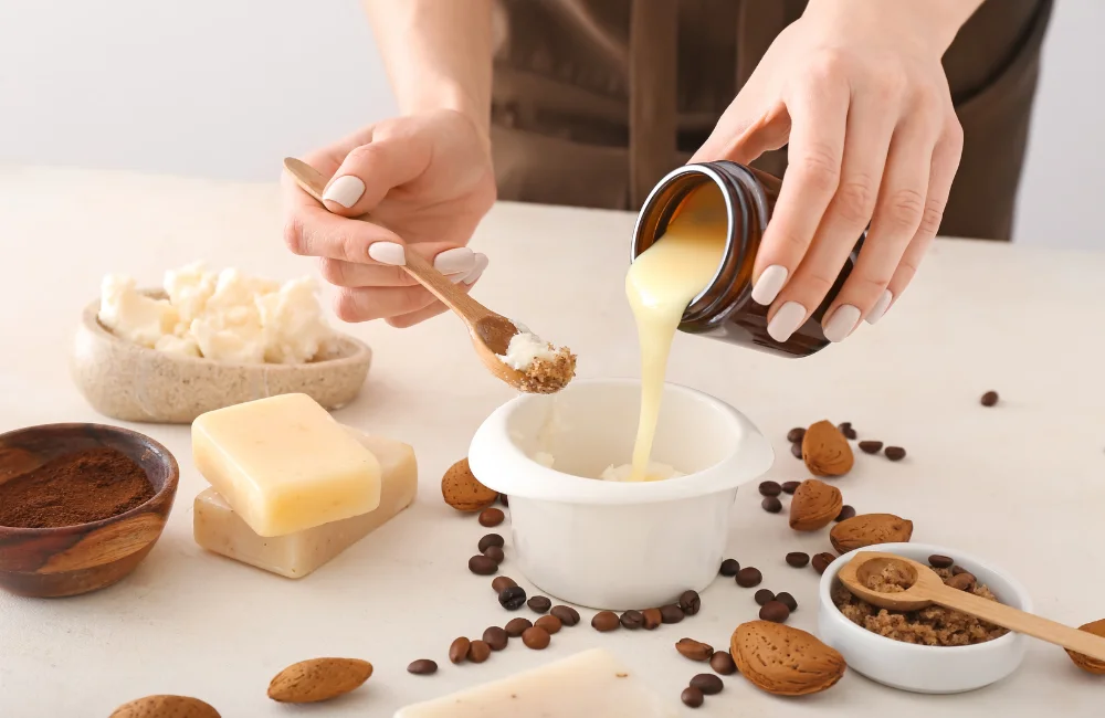 เทส่วนผสมทำสบู่