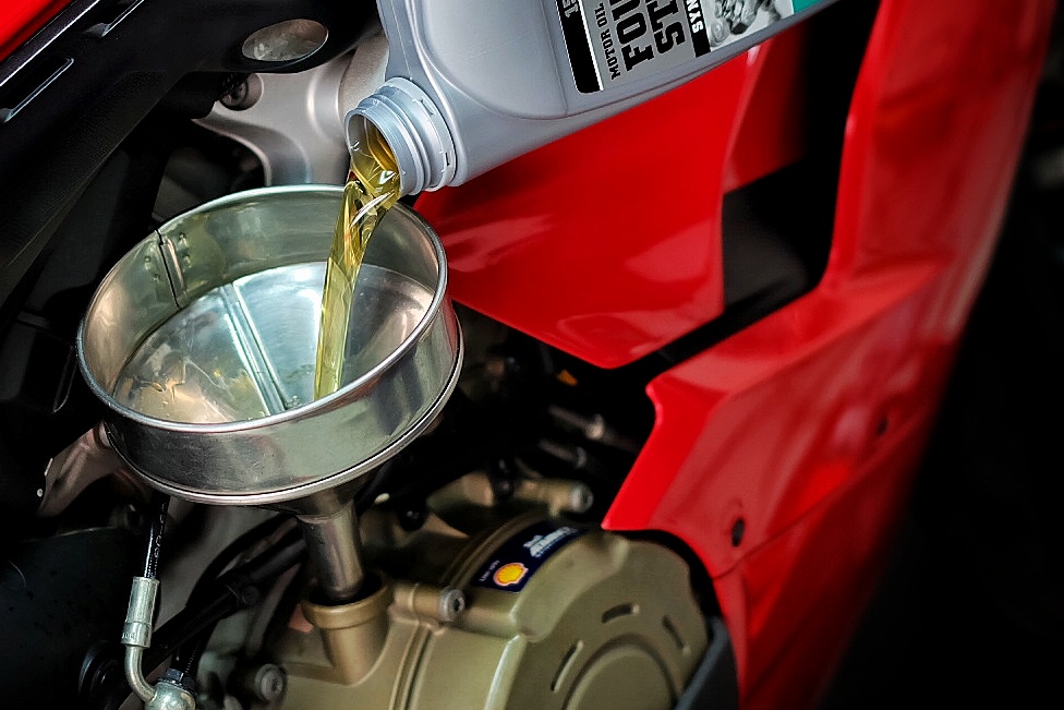 เปลี่ยนถ่ายน้ำมันเครื่อง_ไส้กรองน้ำมันเครื่อง_กรองอากาศแต่งรถมอเตอร์ไซด์_ducati_bmw_panigale_monster เปลี่ยนถ่ายน้ำมันเครื่อง_ไส้กรองน้ำมันเครื่อง_กรองอากาศแต่งรถมอเตอร์ไซด์_ducati_bmw_panigale_monster