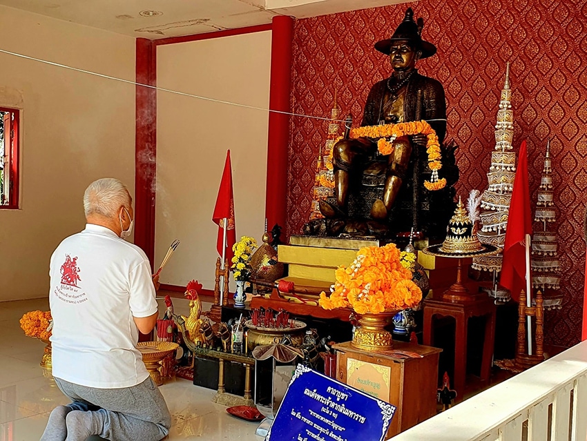 ไหว้พระเจ้าตาก