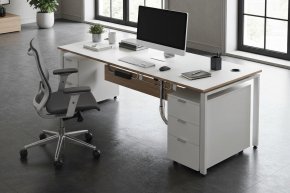  โต๊ะทํางานในออฟฟิศ