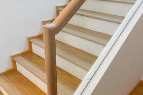 ผลงานติดตั้งฟิล์มลายไม้ บนราวบันได