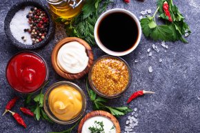 ซอสและเครื่องปรุงรส: ผสานรสชาติและวัฒนธรรมบนเวทีอาหารโลก Sauces & Seasonings: Where Flavor Meets Culture in Global Cuisine