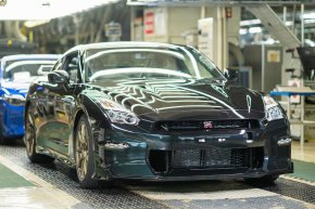 ลาก่อนนะ... Nissan GT-R R35 ปิดตำนาน 18 ปี พร้อมรถคันสุดท้ายจากโรงงานญี่ปุ่น