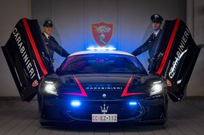 Maserati ส่งมอบซุปเปอร์คาร์ MCPURA ให้หน่วยงาน Carabinieri อิตาลี สำหรับภารกิจทางการแพทย์ 