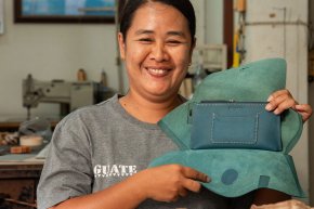 เมื่อกระเป๋าหนังไม่ได้เริ่มต้นที่ร้านแต่เริ่มที่ใจของคนทำ