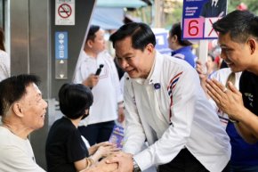 "พีระพันธุ์" นำทัพ ลุยตลาดห้วยขวาง-ดินแดง ชู "คนละครึ่งปลอดภาษี" กระตุ้นเศรษฐกิจ ย้ำ ทำงานจริง-ไร้ซื้อเสียง