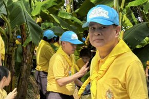 พีระพันธุ์  ร่วมเยี่ยมชมและศึกษาดูงานหลักสูตรการฝึกปฏิบัติและดูงานเศรษฐกิจพอเพียงของศูนย์ฝึกโรงเรียนจิตอาสา 904