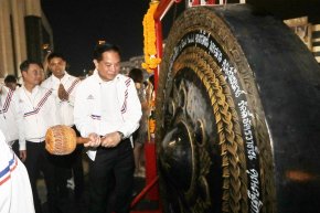 'พีระพันธ์ุ' ลั่นฆ้องชัย! ขอพร 'พระเจ้าตากสิน' สู้ศึกเลือกตั้ง นำทีมลงพื้นที่ฝั่งธนฯ อาสาเป็นผู้นำแก้วิกฤติชาติ